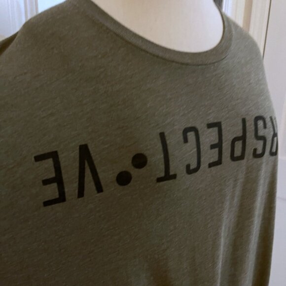 Two Blind Brothers Perspective T-Shirt L Green Adult Crew Relaxed Graphic Tee - Picture 3 of 7